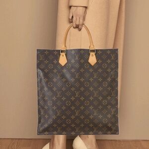 LOUIS VUITTON Vintage Monogram Canvas Sac Plat.